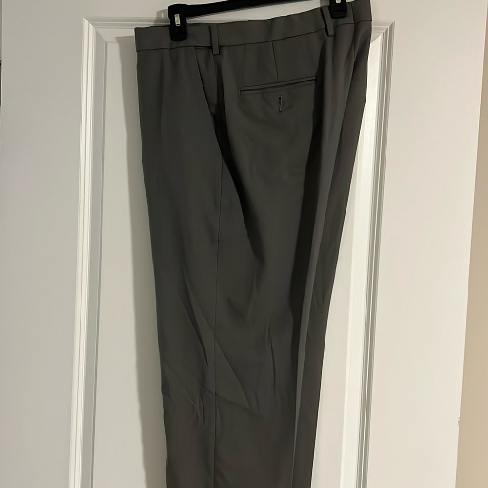 Haggar classic fit dress pant 36X30 light grey